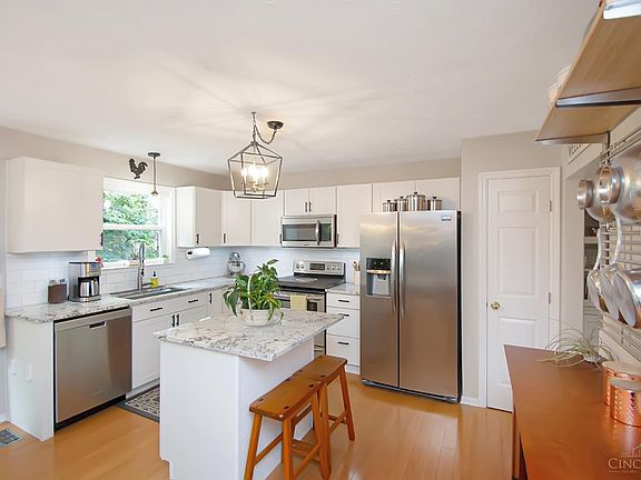 3rd image of 6711 Bayberry Ct