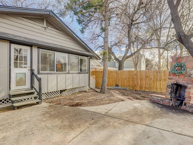 2085 Fenton St — Photo 9