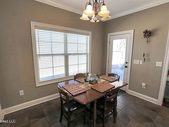 5th image of 108 Meadow Park Dr