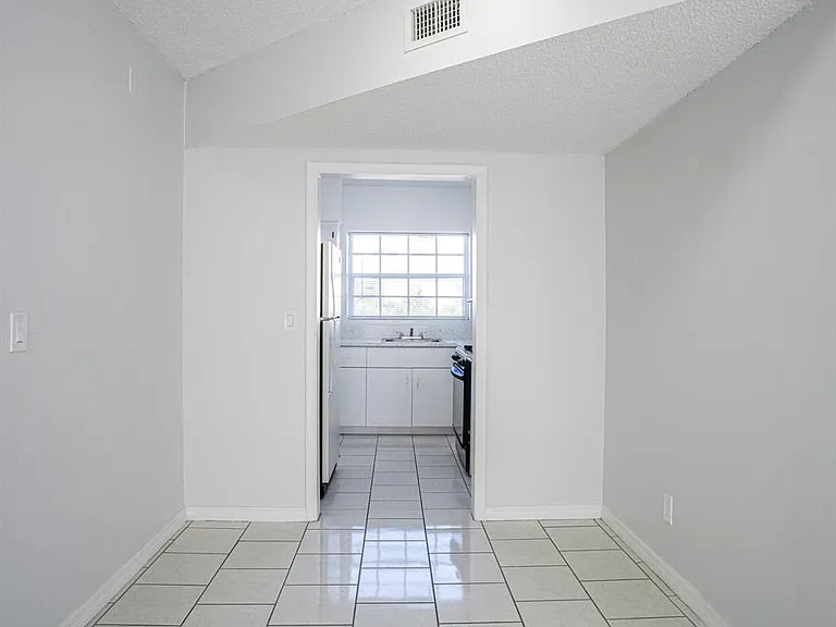 1940 Bay Dr #15 — Photo 13