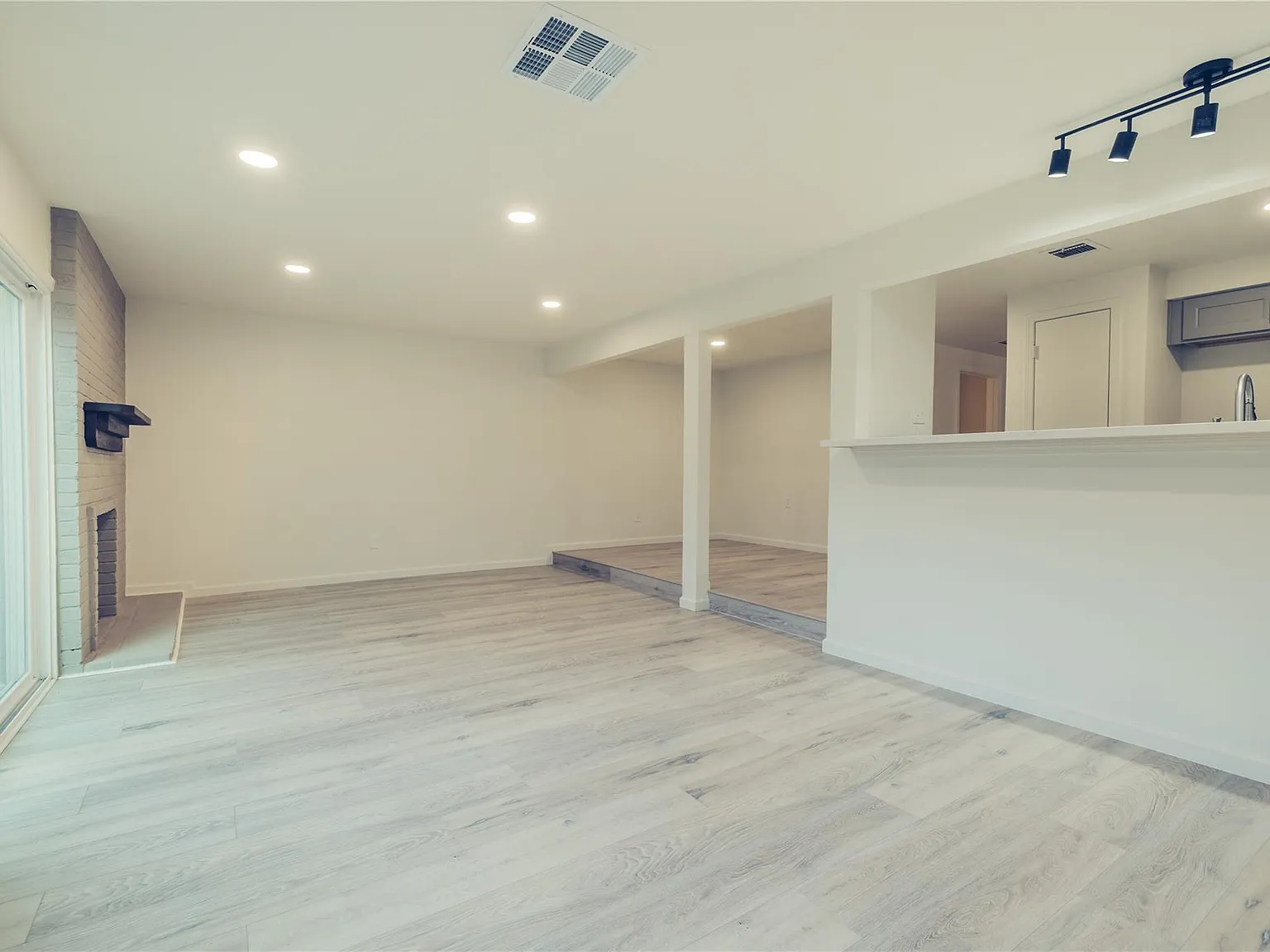 4 bed, 3.0 bath, 2082 sqft, $2,200 — Photo 1