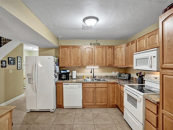 5th image of 8692 NW 40th St #8692