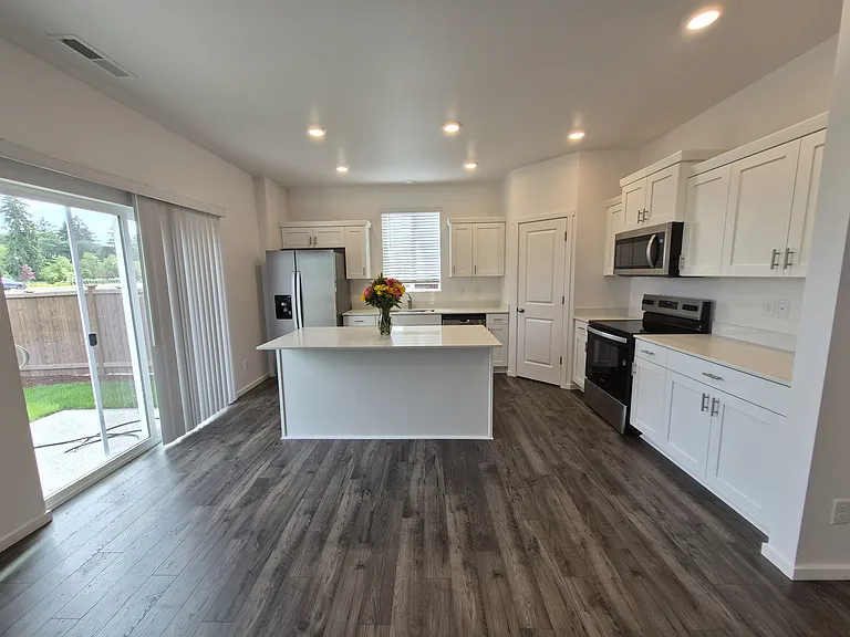 209 Cremini Loop SE — Photo 4