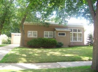 945 10th Ave NE, Rochester, MN 55906