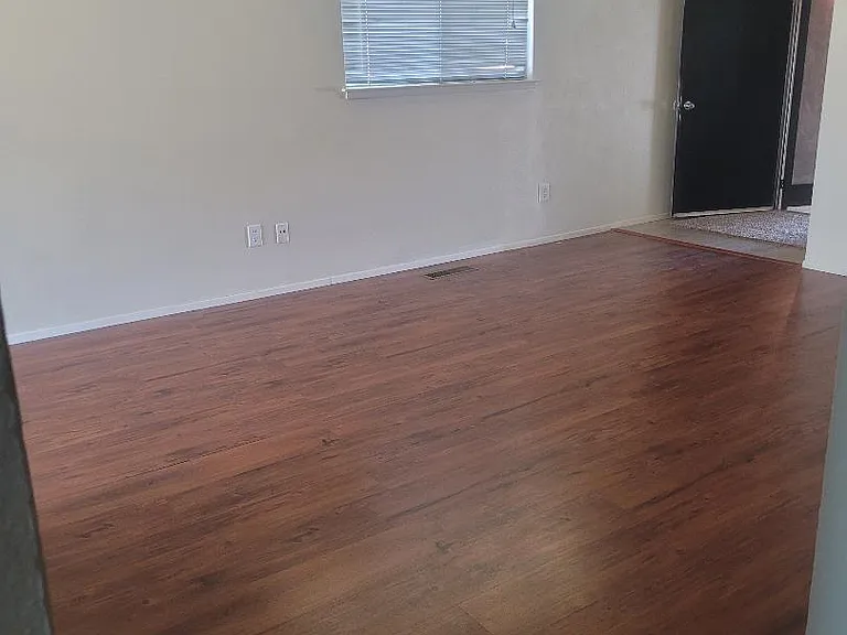 1602 W Rumble Rd — Photo 3