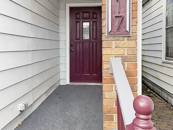 2nd image of 2117 W Indiana St