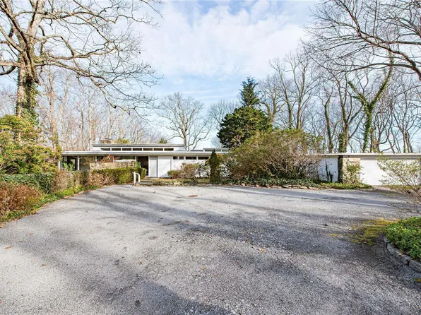 210 Sunset Road, Laurel Hollow, NY 11791