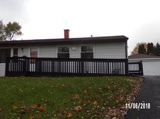 135 Madera Cir, Carpentersville, IL 60110