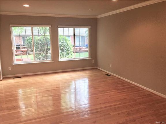 4th image of 308 James Cir #1