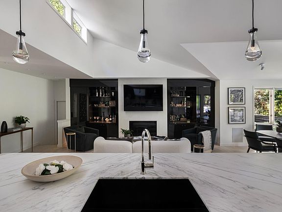 5th image of 7 Acorn Way