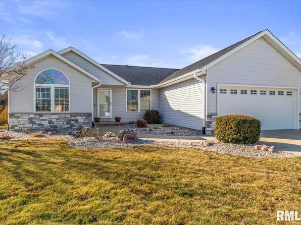 1211 Peachtree Dr, Chatham, IL 62629