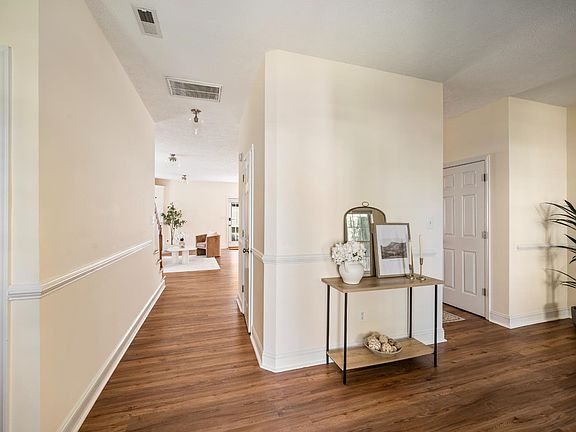 5th image of 106 Wyndpark Cir