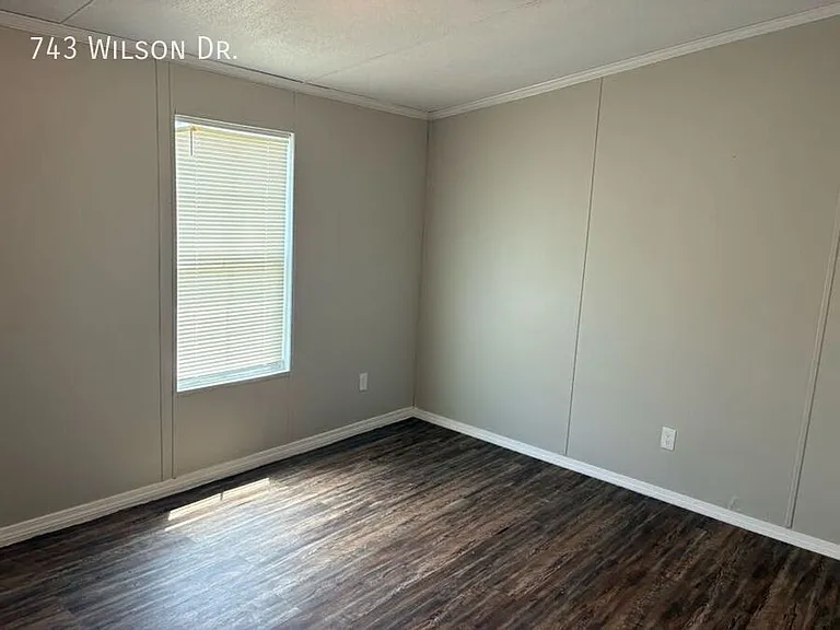 743 E Wilson Dr — Photo 15