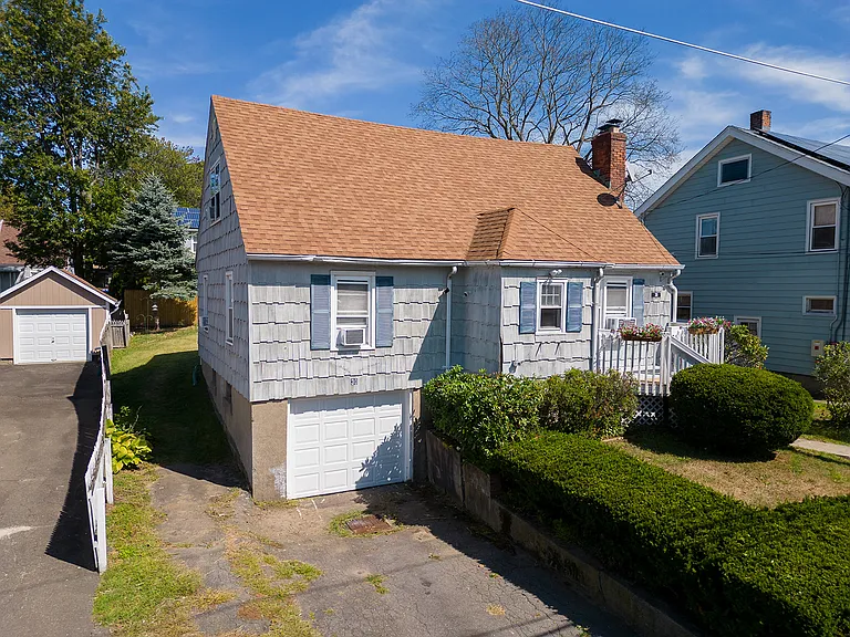 30 Florence Ave — Photo 40