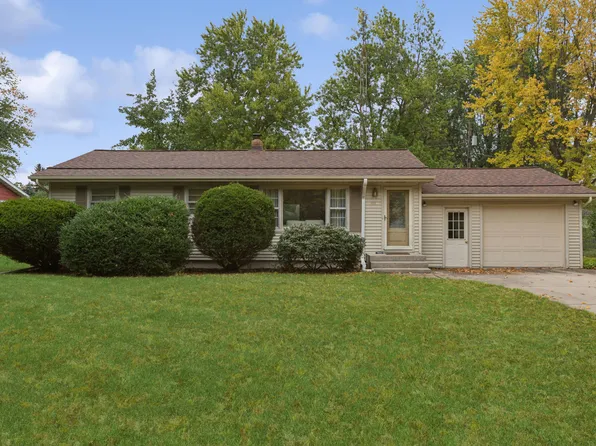 956 Wedgewood Rd, Saint Joseph, MI 49085