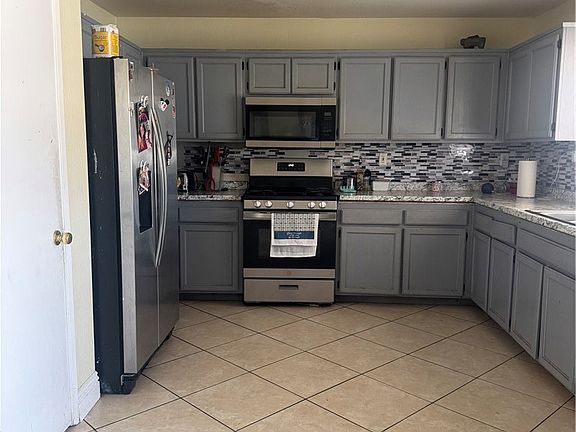 4th image of 860 Arbor Ridge Rd