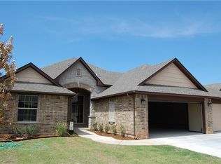 2517 SE 39th St, Moore, OK 73160