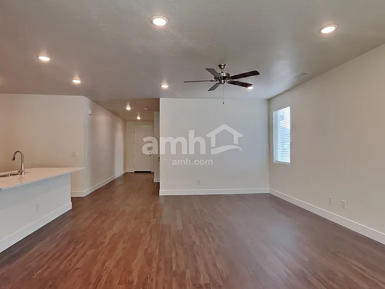 1546 N Alderleaf Ave — Photo 6