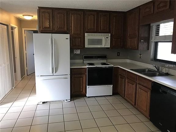 3rd image of 11031 Oakhaven Dr
