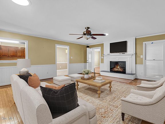 2nd image of 2514 Hickory Street