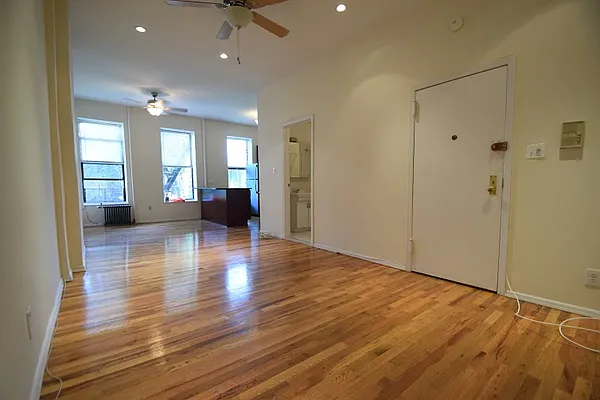 Rented by Urban Realty NYC | media 21