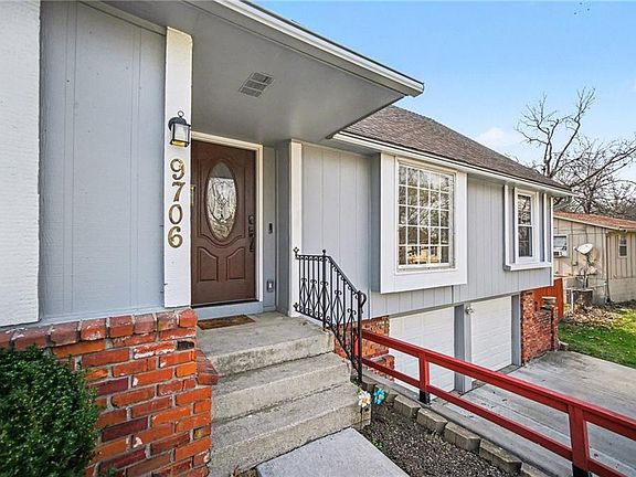 4th image of 9706 Melrose Dr