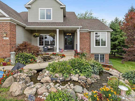 3rd image of 61 Greystone Ct NE