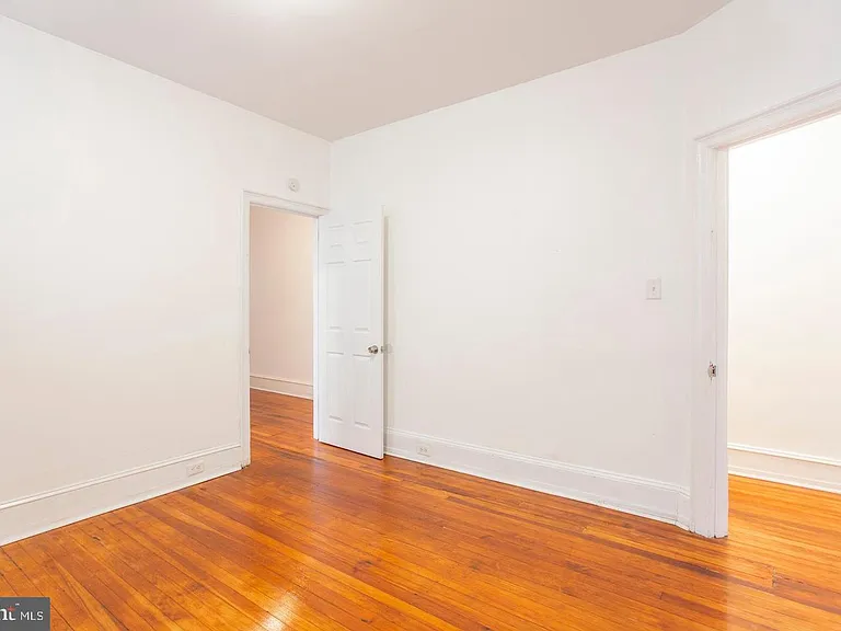4628 Sansom St #B — Photo 12