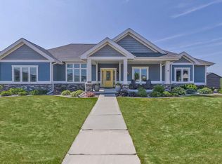 1028 Golden Ln, Waunakee, WI 53597