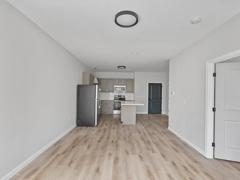 446 Waterman Avenue — Photo 11