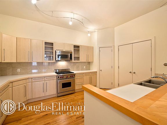 3rd image of 116-118 W 14th St #9F
