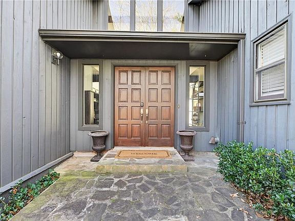 2nd image of 1100 Lake Dr