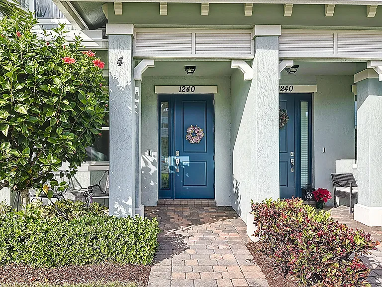 1240 Eucalyptus Dr — Photo 2