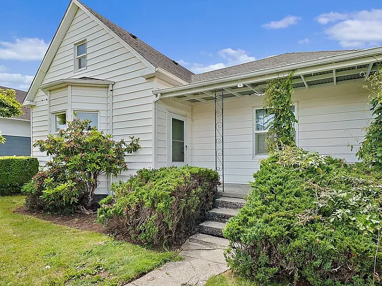 7640 Yakima Ave — Photo 2