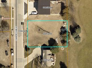 2803 Country Club Ln, Kearney, NE 68845