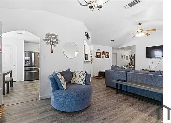 3 bed, 1420 sqft, $2,350 — Photo 4