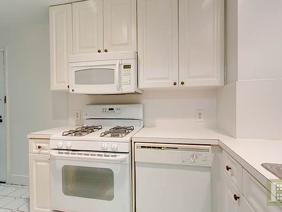 2nd image of 15 Park Ave APT 3D