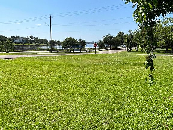 4th image of 3032 Race Track Rd