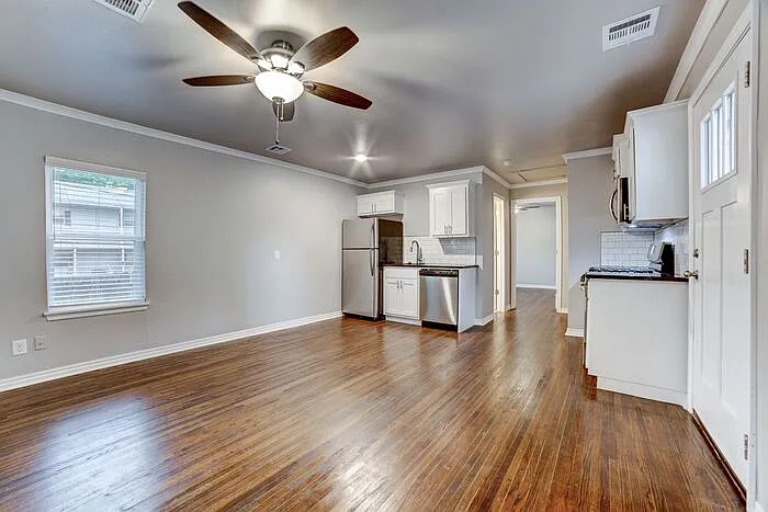 2 bed, 1.0 bath, 859 sqft, $1,250 — Photo 4