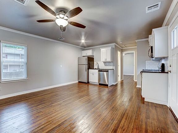 4th image of 2626 E 8th St #2