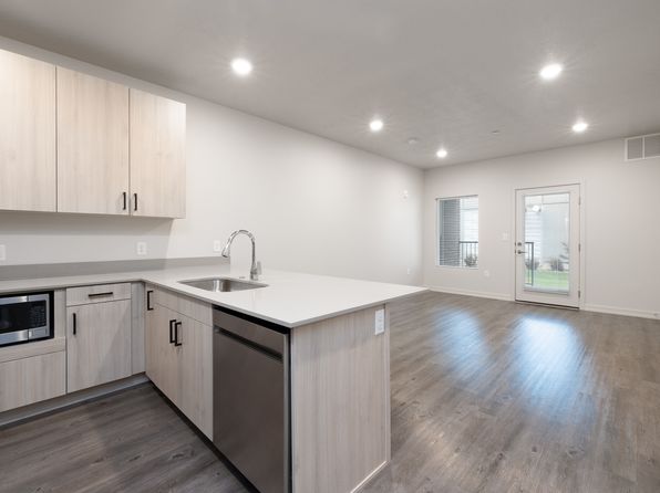 615 Riverwalk Dr #103