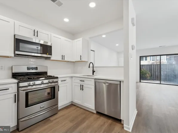 868 N Pennock St #A, Philadelphia, PA 19130