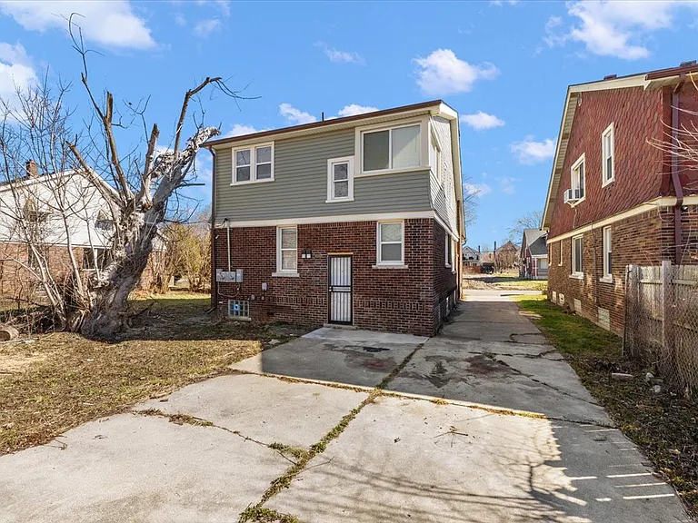 5741 Lakewood St — Photo 7