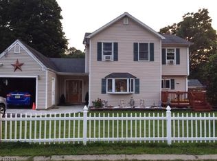 19 Cove Rd, Mount Arlington, NJ 07856