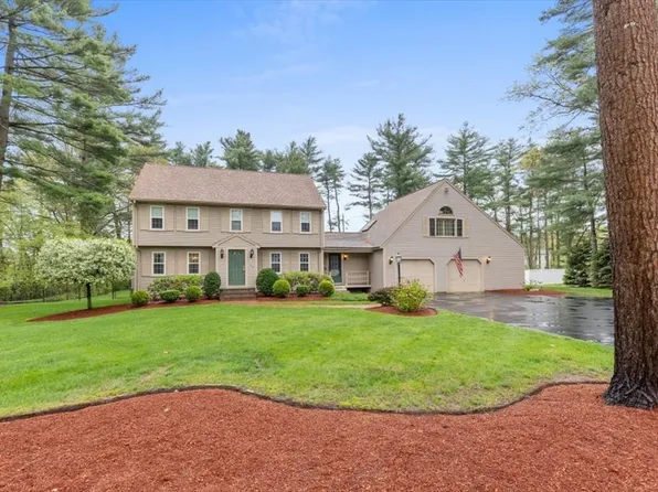 54 King Hill Rd, Hanover, MA 02339