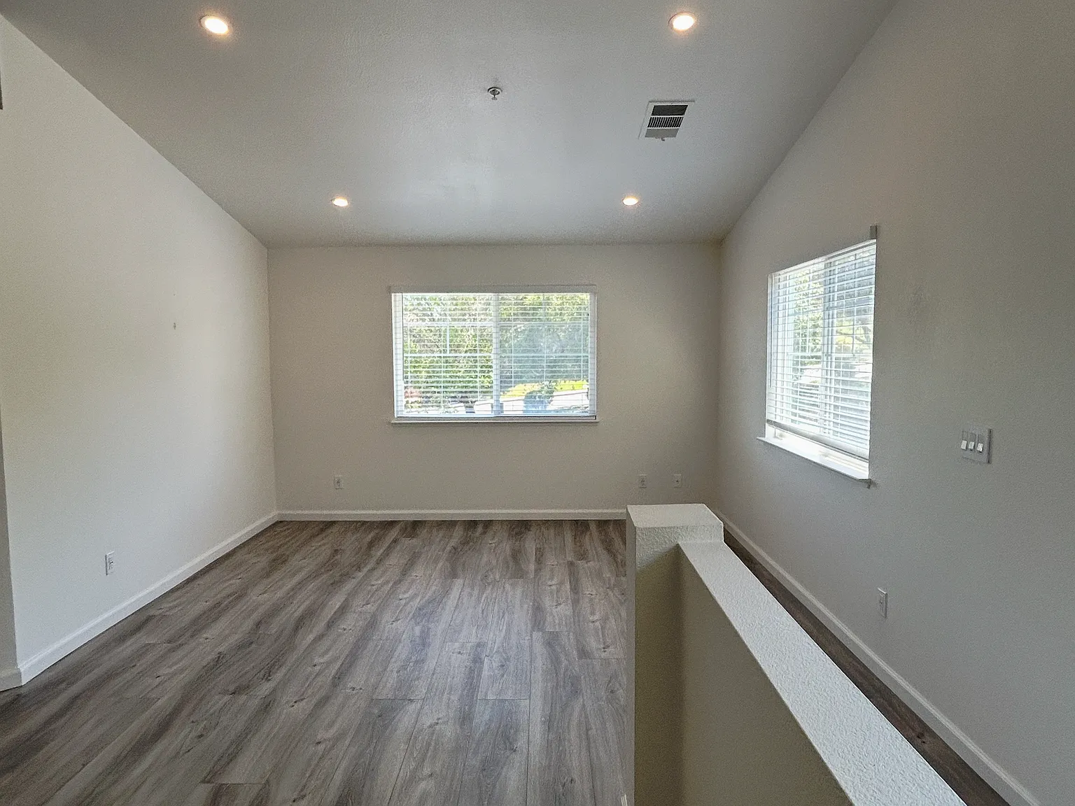 2 bed, 879 sqft, $3,200 — Photo 3