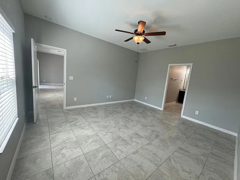 2233 S Chamberlain Blvd — Photo 12
