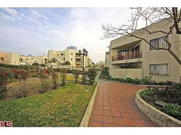 2nd image of 1118 Valencia St APT 314