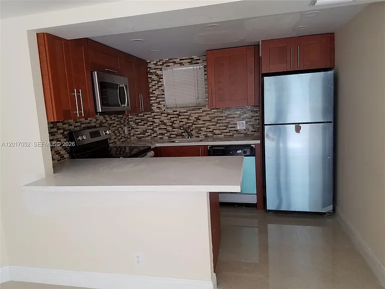 8290 Lake Dr #316 — Photo 3