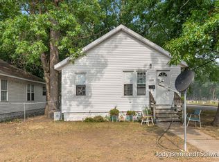 1607 Superior St, Muskegon, MI 49442